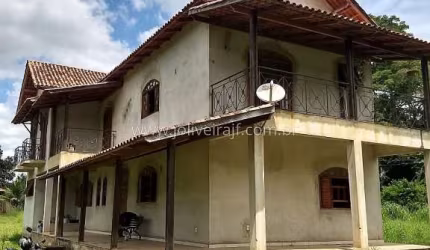 Excelente Chácara, toda plana, com casa duplex de 4 quartos, no centro da cidade de Goianá.