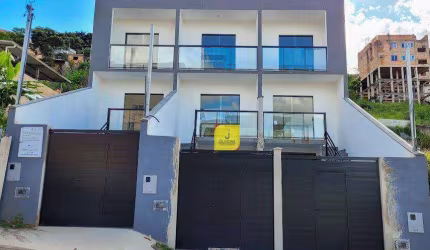 Casa com 2 suítes, quintal e 2 vagas em Benfica