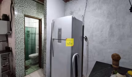 Casa de fundos, com 2 quartos, toda documentada, no Bairro São Pedro. Próximo ao ponto final da linha 530, da antiga Tusmil.