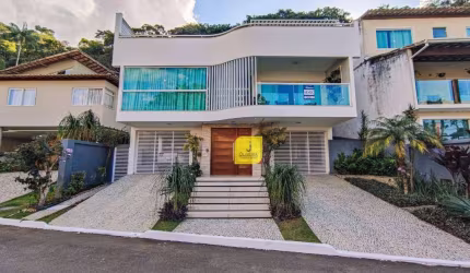 Bela casa em condominio Fechado
