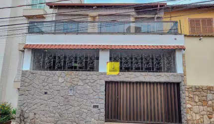 Casa duplex, com 5 quartos (1 suíte), e garagem para 2 carros, no Jardim Laranjeiras, próximo ao Cascatinha.