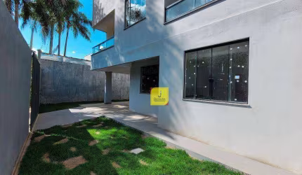 Casa individual de 3 quartos com suíte, quintal e 2 vagas