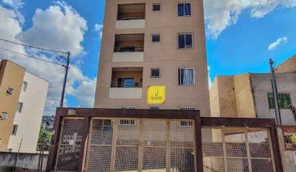 Apto térreo de 2 quartos com garagem no Jardim dos Alfineiros