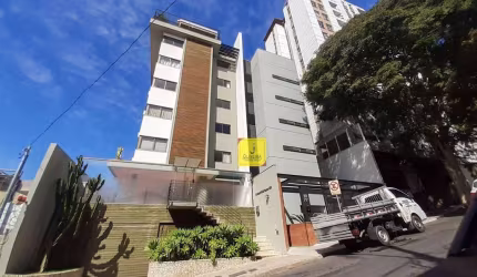 Studio mobiliado, com elevador e lavanderia, no Centro, a poucos passos do Parque Halfeld