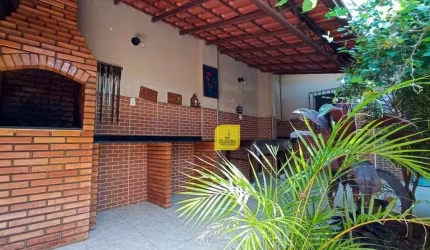 Casa com 3 dormitórios à venda, 220 m² por R$ 450.000,00 - Grajaú - Juiz de Fora/MG