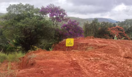 Excelente terreno, com 3850 m², já com escritura e registro, no Recanto dos Lagos, próximo ao Bairro Grama.