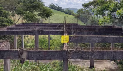 Excelente terreno à venda, c/ 1.100 m², com base já pronta para uma casa de aproximadamente 200m², por R$120.000,00 - no Fazendinhas de Valadares.