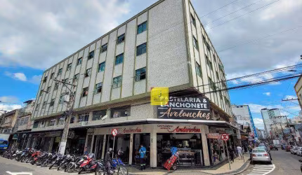 Oportunidade! Apartamento de 2 quartos, no coração do centro de Juiz de Fora, Rua São Sebastião, próximo ao Shopping Santa Cruz - Por apenas 190 mil.