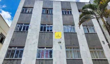 Apto com 3 quartos, vaga de estacionamento e portaria 24h no Paineiras