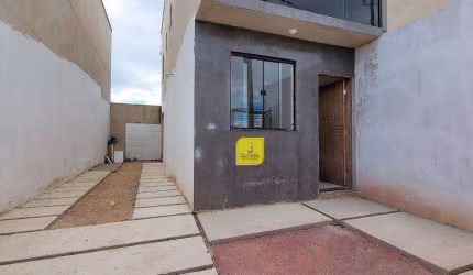 Casa com 2 quartos, 2 banheiros, e 2 vagas no Recanto da Mata