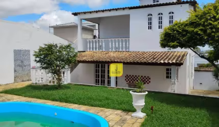 Casa com 4 dormitórios à venda por R$ 790.000.