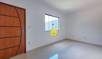Casa com 3 quartos (suíte), espaço gourmet, 2 vagas e quintal no Santa Isabel