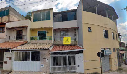 Casa com 2 quartos, terraço e garagem em Nova Benfica