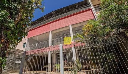 Ampla casa com potencial comercial no Nova Era