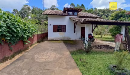 Maravilhosa Granja, com excelente localização, com terreno totalmente plano de 2.500m², e casa Duplex de 1 quarto, no Bairro Novo Horizonte.