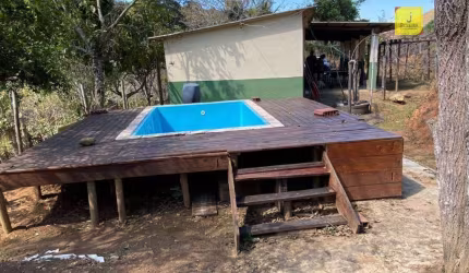 Baixou de preço - Antes: 325 mil - Hoje, apenas 250. - Bela Chácara com casa de 2 quartos, e terreno com 7.000 m² - Triquedas - Coronel Pacheco/MG.