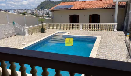 Casa de 6 quartos e com área de lazer no Bairu