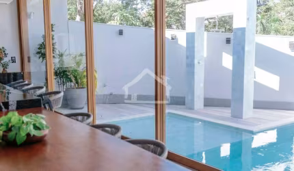 CASA ALTISSÍMO PADRÃO NO BAIRRO DAS ÁGUAS COM VISTA DEFINITIVA!