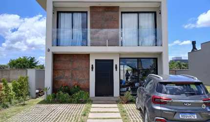 EXECELENTE CASA EM  CONDOMINIO FECHADO