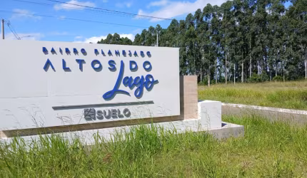 UM TERRENO A VENDA NO LOTEAMENTO ALTOS DO LAGO