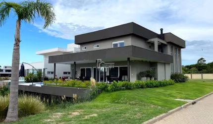 CASA LUXUOSA A VENDA  EM CONDOMINIO SANS SOUCI