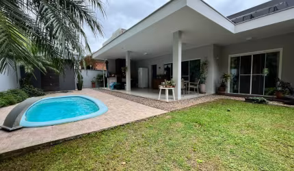 Excelente Casa com piscina à venda no Amizade