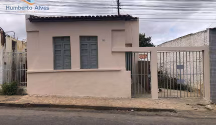 Casa com 3 dormitórios para alugar, 100 m² por R$ 842,00/mês - Centro - Vitória da Conquista/BA