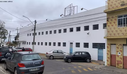 Galpão para Venda em Vitória da Conquista, Ibirapuera, 2 banheiros, 4 vagas