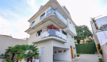 Excelente sobrado Quadriplex à venda, alto padrão, localizado no Guaíra.