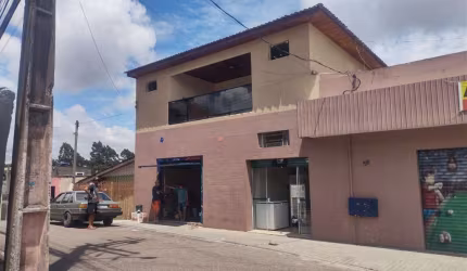 Excelente barração comercial à venda no bairro Tatuquara-Curitiba-PR.