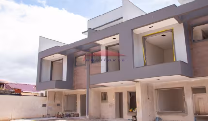 Sobrado de 3 quartos em condomínio no Jardim das Américas, Curitiba-PR: 128m², suíte, sala, 4 banheiros e 2 vagas de garagem, terraço, com jacuzzi.