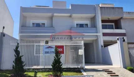 Lindo sobrado localizado no bairro Uberaba-Curitiba-PR