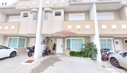 Lindo sobrado triplex localizado no bairro Jardim das Américas-Curitiba-PR