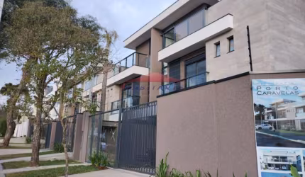 Impecável Sobrado à Venda em Curitiba-PR, Jardim das Américas: 3 quartos, 1 suíte, 1 sala, 4 banheiros, 2 vagas, 137m²!