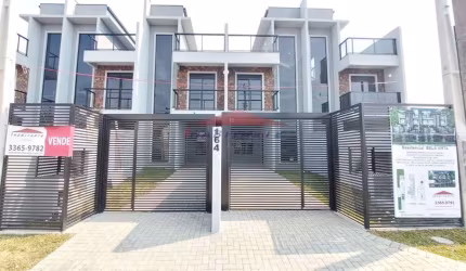 Espetacular Sobrado à Venda em Curitiba-PR, Uberaba: 3 Quartos, 1 Suíte, 1 Sala, 2 Vagas de Garagem, 131 m² Área. Venha Conferir!