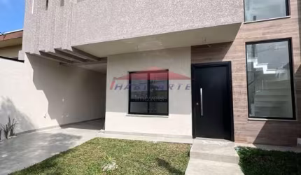 Lindo Sobrado à venda em Curitiba-PR, no bairro Uberaba: 3 quartos, 1 suíte com closet, 3 vagas de garagem, terraço, churrasqueira e jacuzzi