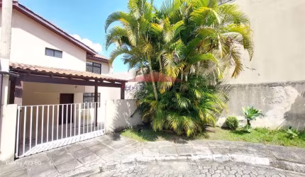Imperdível Sobrado à venda em Curitiba-PR, 3 quartos, 1 suíte, 2 banheiros, 2 vagas, 80m² no Bairro Alto!