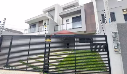 Imperdível Sobrado à Venda em Curitiba-PR, Bairro Uberaba: 3 Quartos, 1 Suíte, 1 Sala, 3 Banheiros, 2 Vagas, 144m².