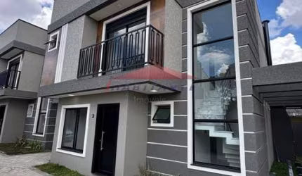 Imperdível sobrado à venda em Curitiba-PR, no Boqueirão: 3 quartos, 1 suíte, 1 sala, 3 banheiros, 2 vagas, 135m².