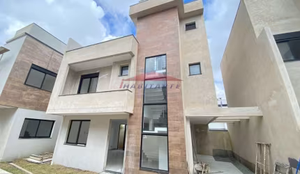 Sobrado de 3 quartos em condomínio no Uberaba, Curitiba-PR: 122,40 m², suíte, 2 salas e 4 banheiros!
