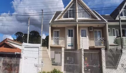 Excelente sobrado tríplex à venda, localizado no bairro Uberaba - Curitiba -PR.