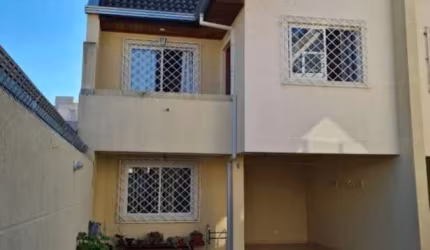 Sobrado tríplex à venda em uma das melhores localidades do Jd. das Américas.