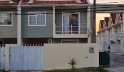 Excelente sobrado tríplex  localizado no Bairro Alto - Curitiba -PR.