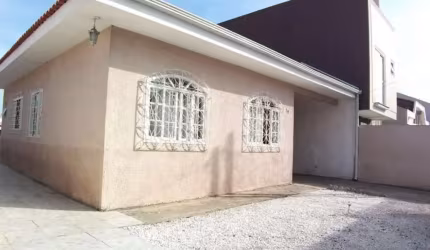Imperdível oportunidade de adquirir sua casa em Curitiba-PR no bairro Uberaba: 1 quarto, 1 suíte, 2 salas, 2 banheiros, 1 vaga de garagem, 69,00 m².