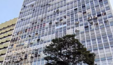 Excelente sala comercial à venda no bairro Centro-Curitiba-PR.