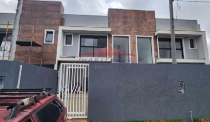 Sobrado à venda em Curitiba-PR, bairro Cajuru: 3 quartos, 1 suíte, 3 banheiros, 2 vagas, 110m². Aproveite!