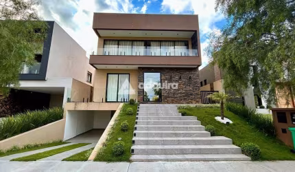 Casa à venda 3 Quartos, 3 Suites, 2 Vagas, 300M², Jardim Carvalho, Ponta Grossa - PR