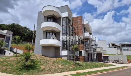 Maravilhosa casa de esquina à venda no condomínio Vale dos Vinhedos, com 4 suítes e área goumet int