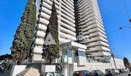 Apartamento à venda, com 3 suítes e 4 vagas de garagem no Centro de Ponta Grossa, PR
