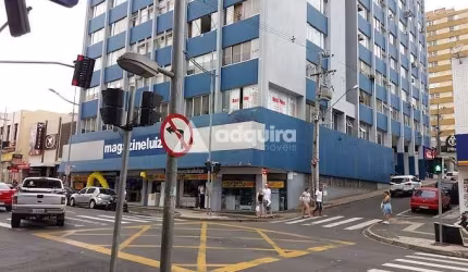 Sala Comercial para venda e locação, Ed. Executive Center, 64,69m² de área construída e 01 banheiro